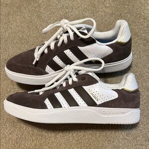 Adidas Men's Brown and White Tyshawn Sneakers - sz 8 1/2